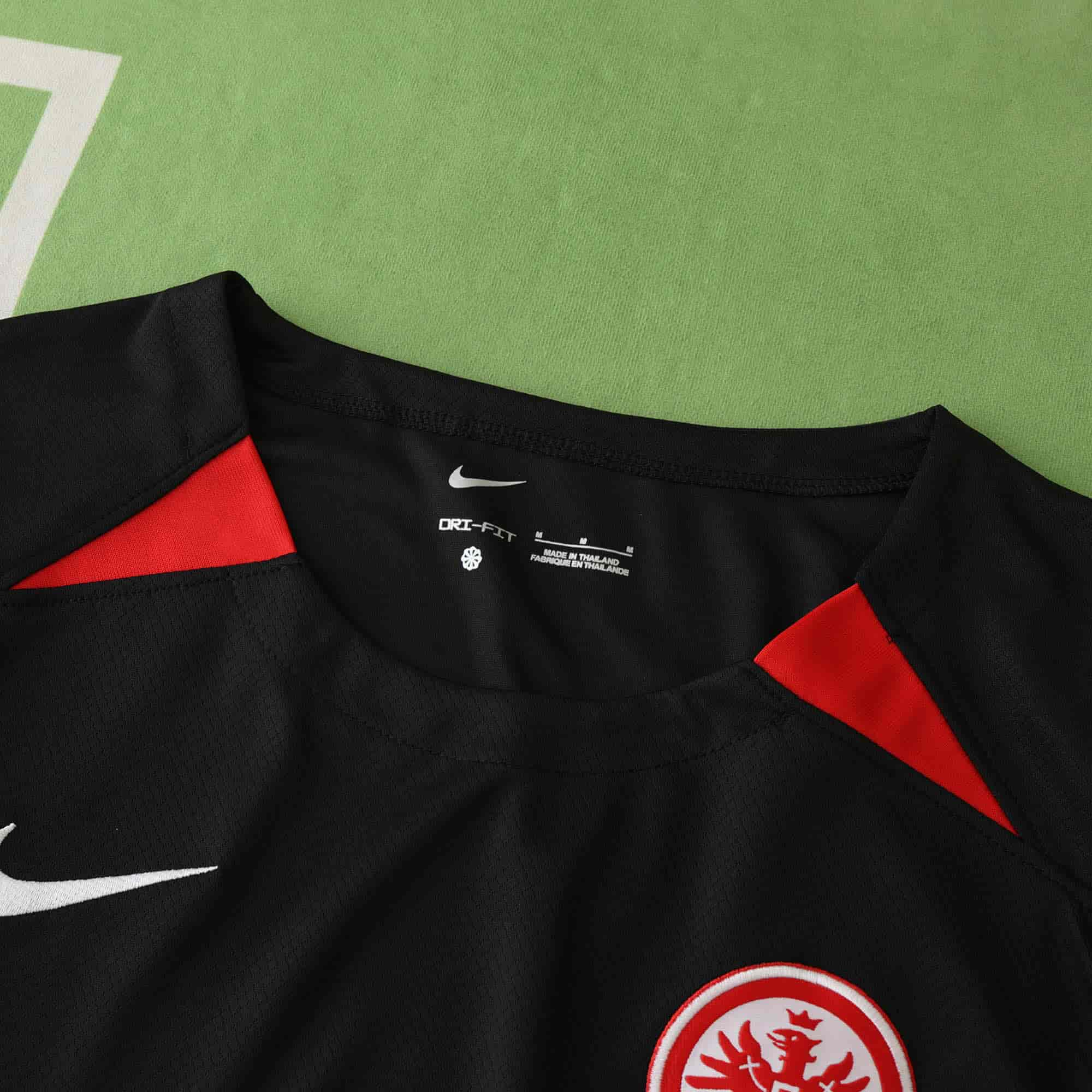 Eintracht Frankfurt 24-25 Away