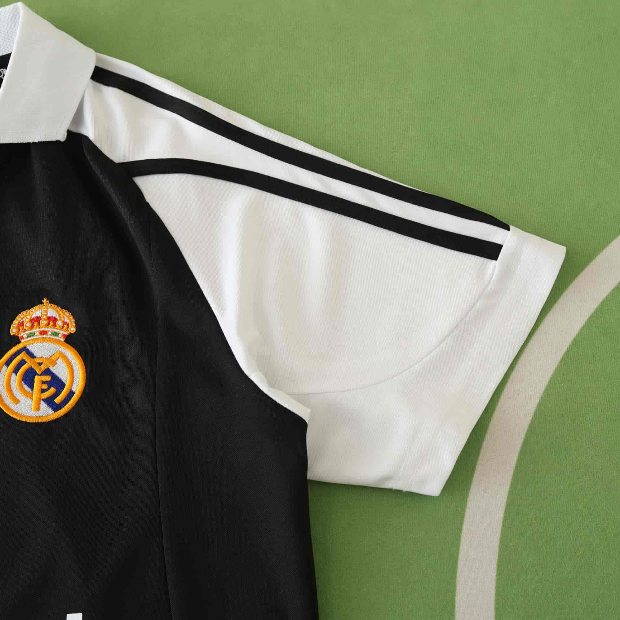 Real Madrid 01-02 Away Retro