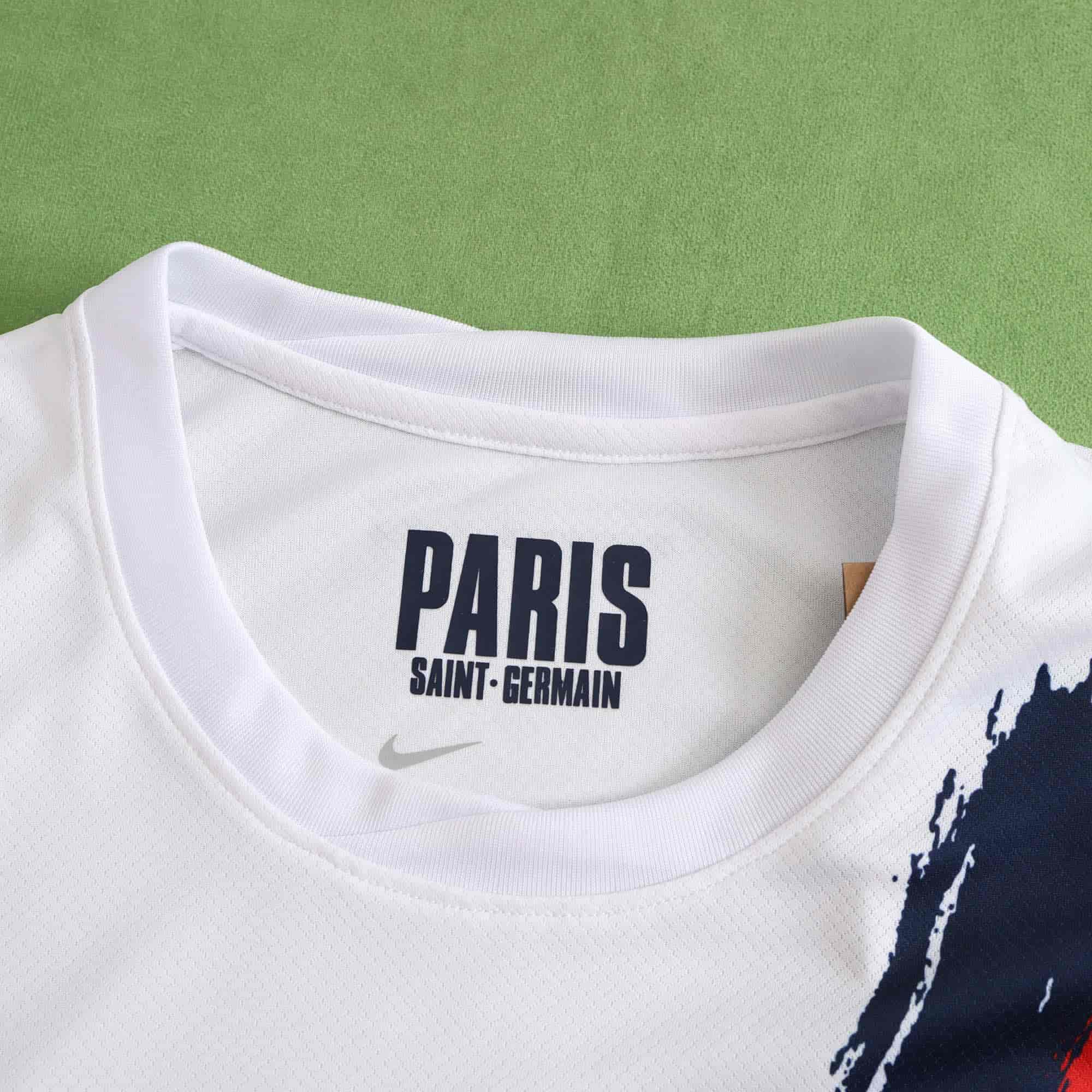 Paris Saint-Germain 24-25 Away