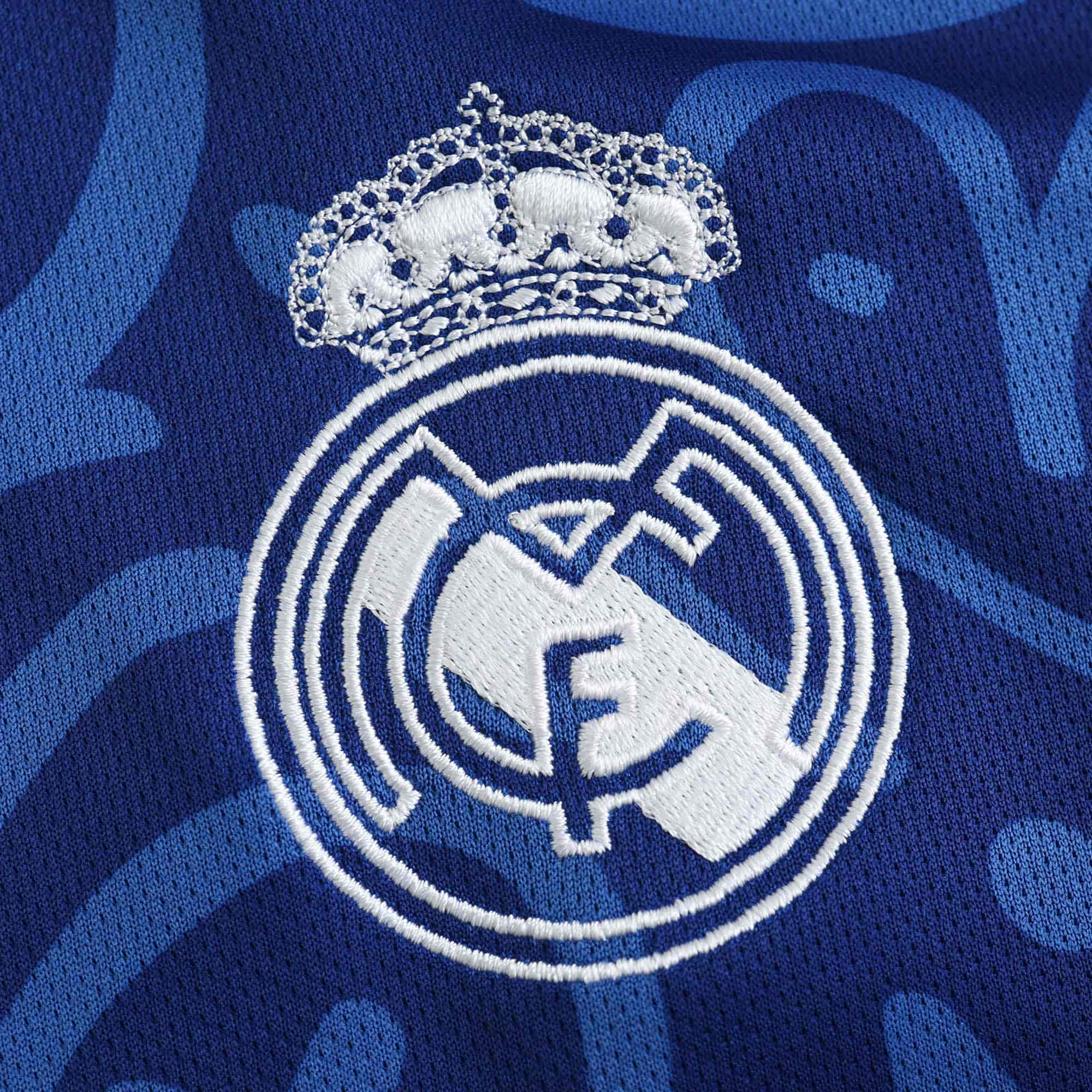 Real Madrid 21-22 Away