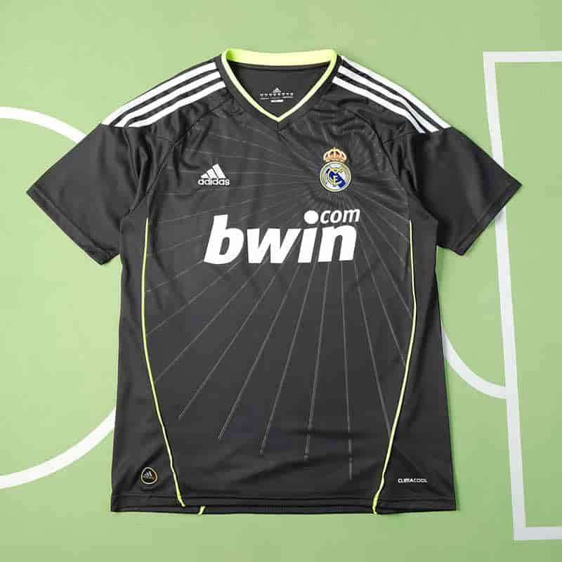 Real Madrid 10-11 Away Retro