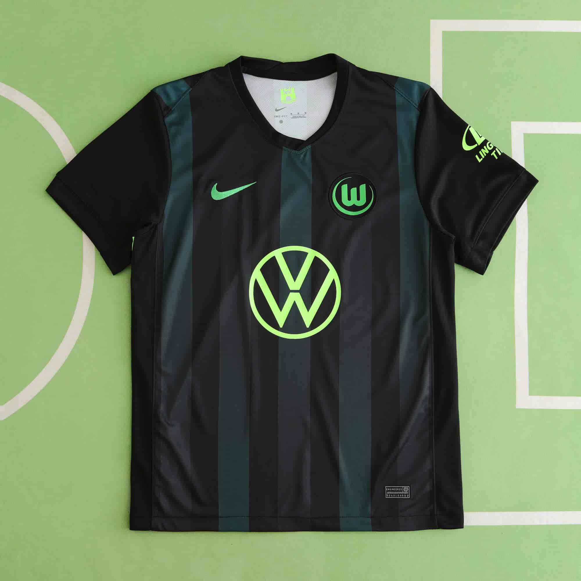 Wolfsburg 24-25 Away