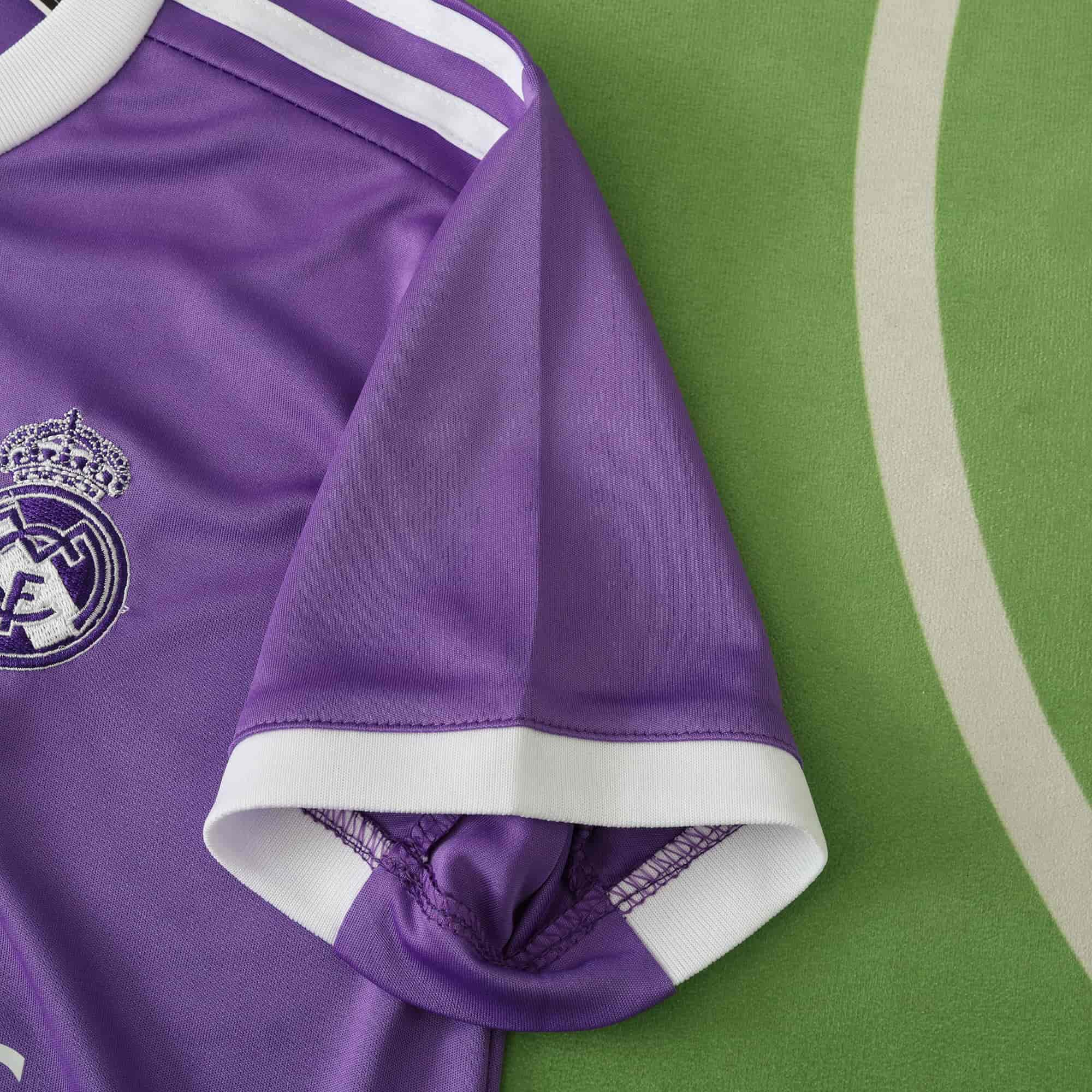 Real Madrid 16-17 Away Retro Kids