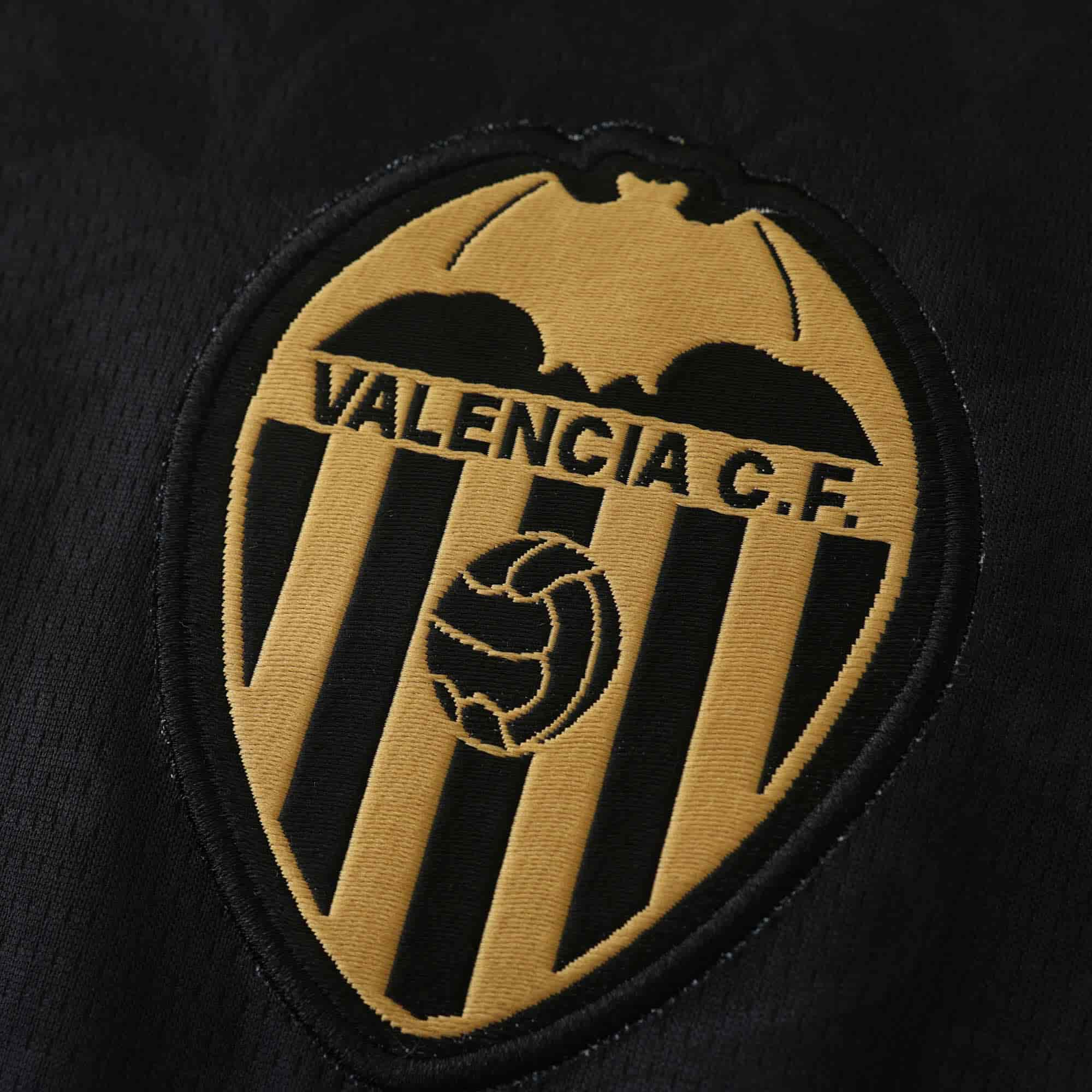 Valencia 24-25 Away