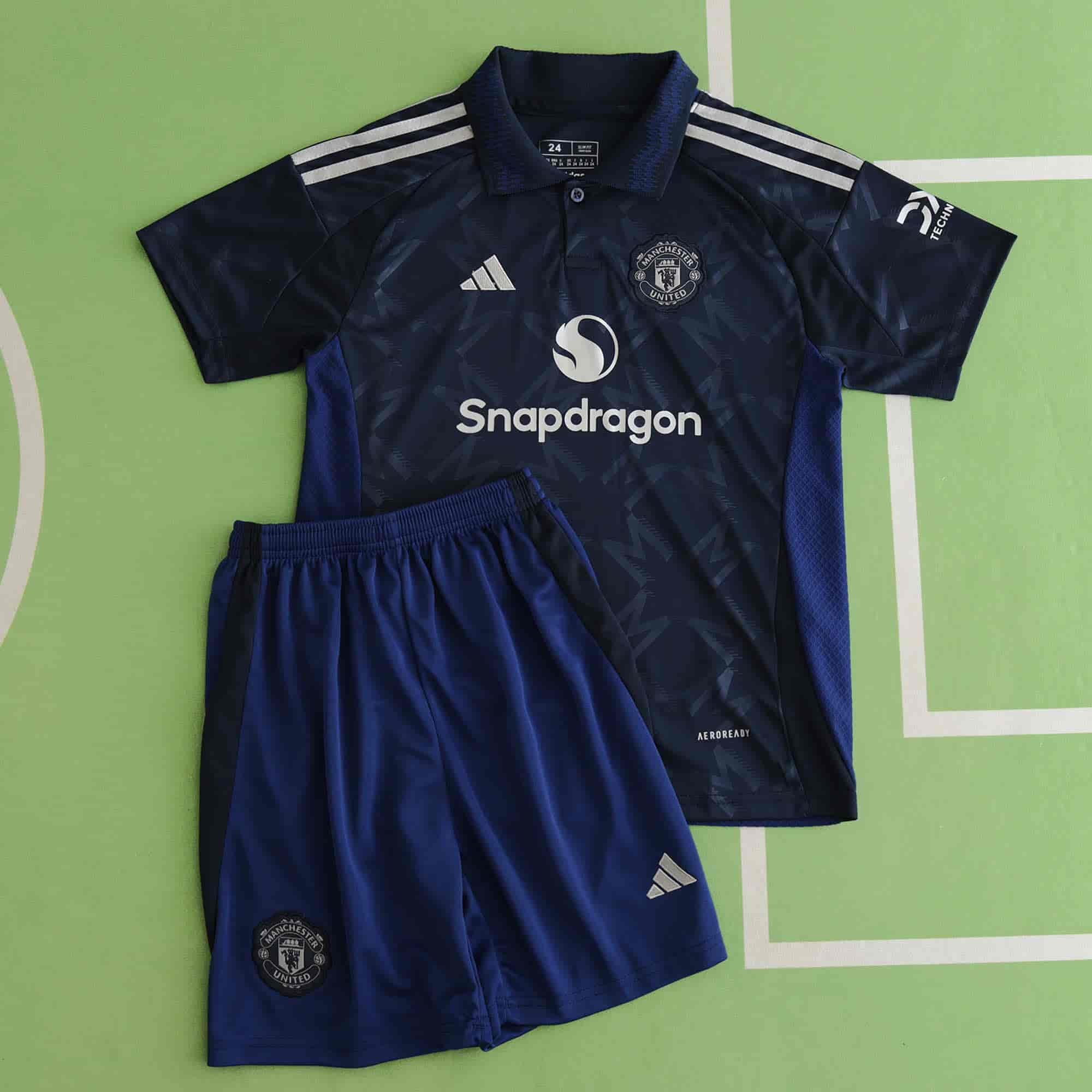 Manchester United 24-25 Away Kids