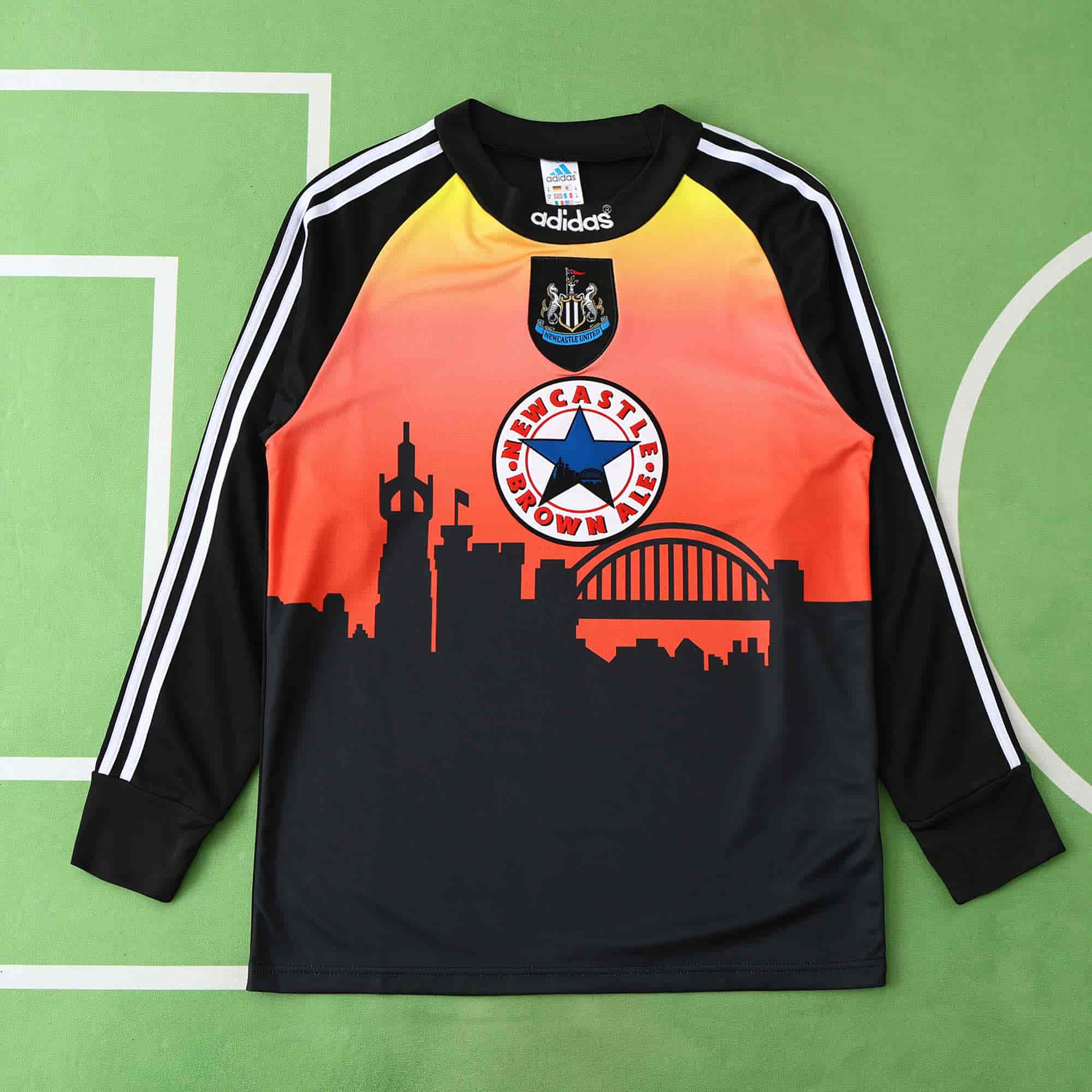 Newcastle United 96-97 Away Long Sleeved Retro