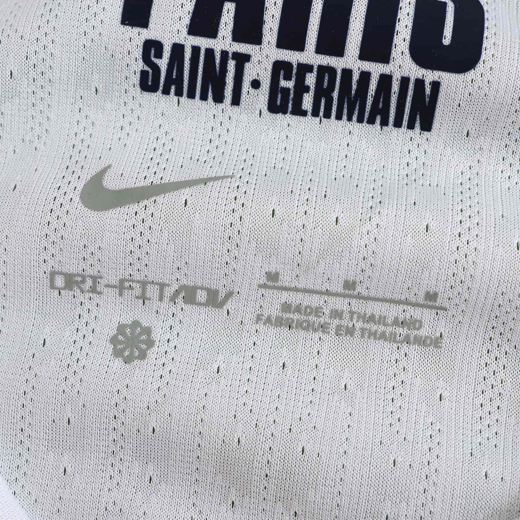 Paris Saint-Germain 24-25 Away