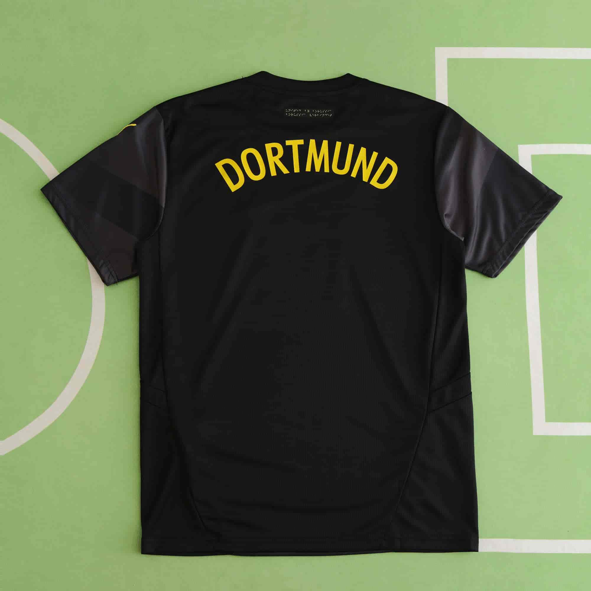 Borussia Dortmund 24-25 Away