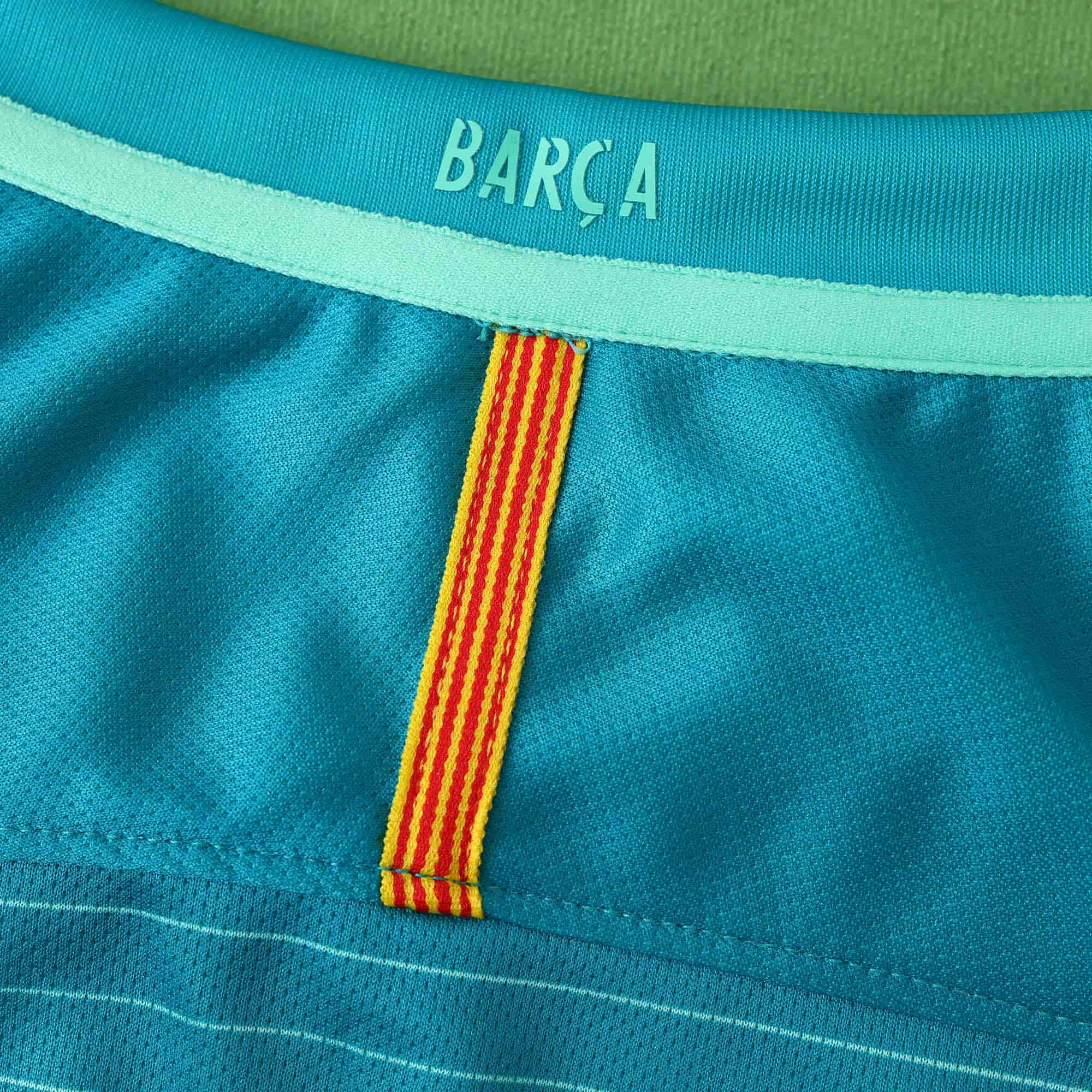 FC Barcelona 16-17 Third Retro